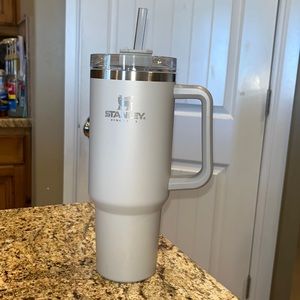 BNWT Stanley Adventure Quencher 40 oz Travel Tumbler in the color Ash